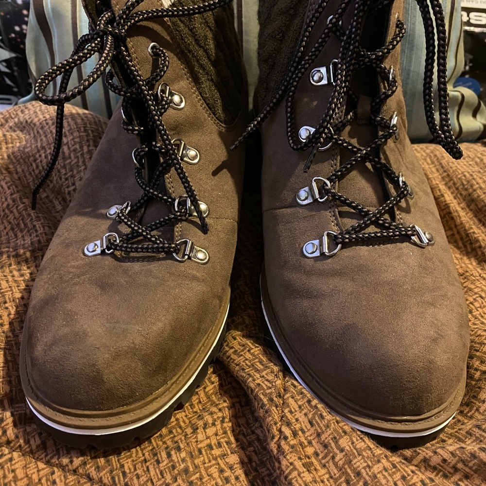 Combat boots